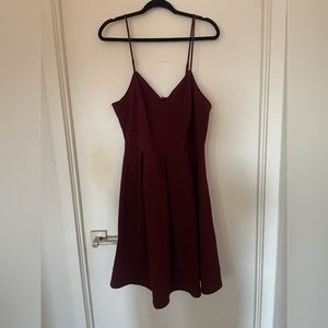 Sleeveless dark red v-neck dress with A-line skirt